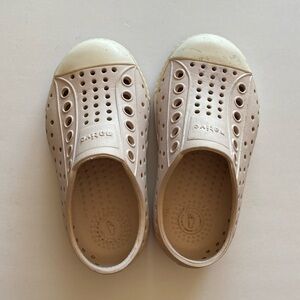 Native Jefferson girls kids shoes pink size 6 six